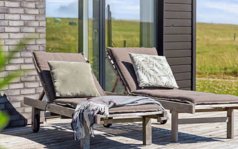 Bæver - 200M from the Sea: Hout, Huis, Veranda, Dek, Hardwood, Dak, Beits, Houten Vloer, Eco Hotel