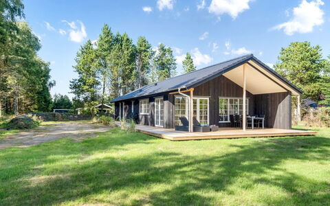 Gedda - from the Sea: Huis, Verblijf, Deur, Landgoed, Schaduw, Siding, Hardwood, Garden Gebouwen, Veranda, Ontwerp
