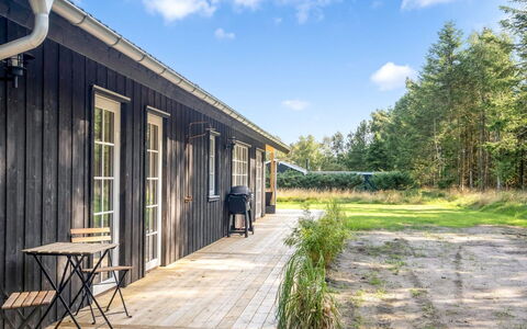 Gedda - from the Sea: Huis, Verblijf, Deur, Landgoed, Schaduw, Siding, Hardwood, Garden Gebouwen, Veranda, Ontwerp
