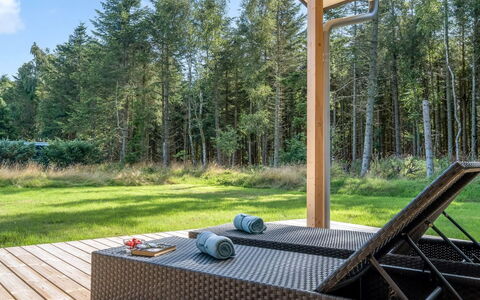 Gedda - from the Sea: Huis, Verblijf, Deur, Landgoed, Schaduw, Siding, Hardwood, Garden Gebouwen, Veranda, Ontwerp