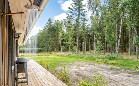 Gedda - from the Sea: Huis, Verblijf, Deur, Landgoed, Schaduw, Siding, Hardwood, Garden Gebouwen, Veranda, Ontwerp