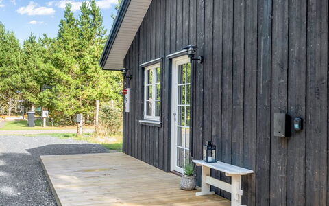 Gedda - from the Sea: Huis, Verblijf, Deur, Landgoed, Schaduw, Siding, Hardwood, Garden Gebouwen, Veranda, Ontwerp