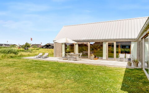 Onni - 250M from the Sea: Huis, Huis, Dak, Woongebied, Verblijf, Landgoed, Boerderij, Gazon, Landscaping, Siding