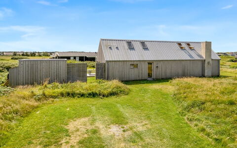 Onni - 250M from the Sea: Huis, Huis, Dak, Woongebied, Verblijf, Landgoed, Boerderij, Gazon, Landscaping, Siding