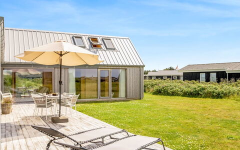 Onni - 250M from the Sea: Huis, Huis, Dak, Woongebied, Verblijf, Landgoed, Boerderij, Gazon, Landscaping, Siding