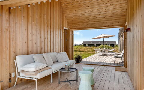 Onni - 250M from the Sea: Huis, Huis, Dak, Woongebied, Verblijf, Landgoed, Boerderij, Gazon, Landscaping, Siding
