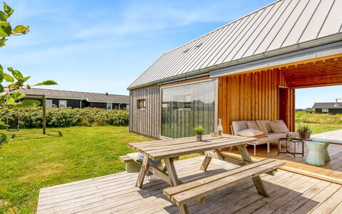 Onni - 250M from the Sea: Huis, Huis, Dak, Woongebied, Verblijf, Landgoed, Boerderij, Gazon, Landscaping, Siding