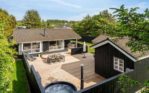 Ani - 700M from the Sea: Hout, Huis, Veranda, Dek, Hardwood, Dak, Beits, Houten Vloer, Eco Hotel
