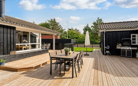 Ani - 700M from the Sea: Hout, Huis, Veranda, Dek, Hardwood, Dak, Beits, Houten Vloer, Eco Hotel