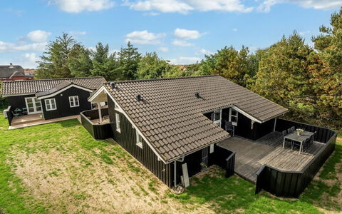 Ani - 700M from the Sea: Hout, Huis, Veranda, Dek, Hardwood, Dak, Beits, Houten Vloer, Eco Hotel