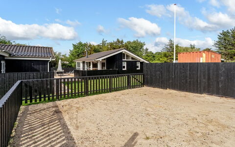 Ani - 700M from the Sea: Hout, Huis, Veranda, Dek, Hardwood, Dak, Beits, Houten Vloer, Eco Hotel