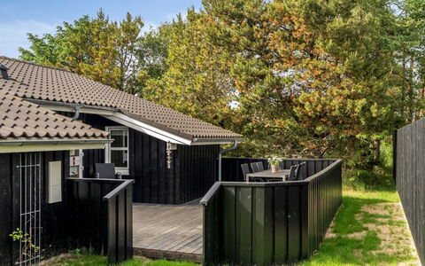 Ani - 700M from the Sea: Hout, Huis, Veranda, Dek, Hardwood, Dak, Beits, Houten Vloer, Eco Hotel