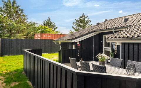 Ani - 700M from the Sea: Hout, Huis, Veranda, Dek, Hardwood, Dak, Beits, Houten Vloer, Eco Hotel