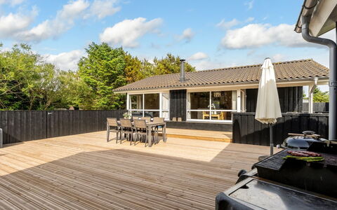 Ani - 700M from the Sea: Hout, Huis, Veranda, Dek, Hardwood, Dak, Beits, Houten Vloer, Eco Hotel