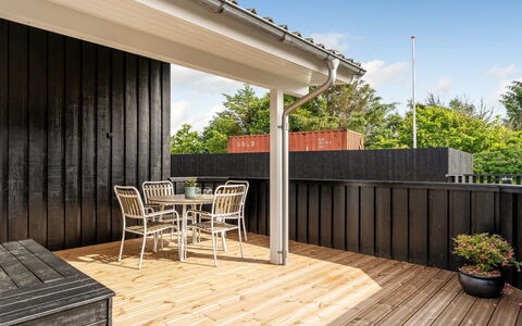 Ani - 700M from the Sea: Hout, Huis, Veranda, Dek, Hardwood, Dak, Beits, Houten Vloer, Eco Hotel
