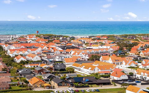 Ani - 700M from the Sea: Hout, Huis, Veranda, Dek, Hardwood, Dak, Beits, Houten Vloer, Eco Hotel