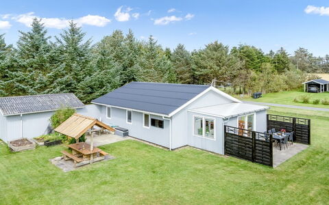 Gisella - 900M from the Sea: Dak, Huis, Verblijf, Garden Gebouwen, Tuin, Landgoed, Schaduw, Siding, Werf, Gazon
