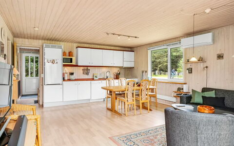 Gisella - 900M from the Sea: Hout, Plafond, Huis, Meubilair, Verdieping, Verblijf, Kamer, Hardwood, Beits, Woonkamer