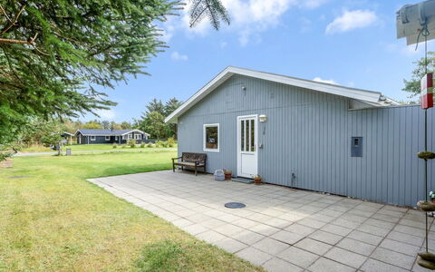 Gisella - 900M from the Sea: Huis, Land Lot, Verblijf, Gazon, Siding, Groundcover, Tuin, Landgoed, Landscaping, Werf