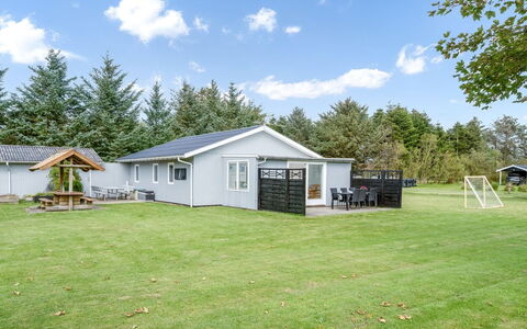 Gisella - 900M from the Sea: Huis, Huis, Verblijf, Gazon, Siding, Tuin, Garden Gebouwen, Schaduw, Werf, Landgoed
