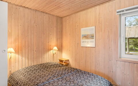 Gisella - 900M from the Sea: Slaapkamer, Interieur Ontwerp, Hout, Bed, Flooring, Verdieping, Plafond, Laken, Kamer, Bedding