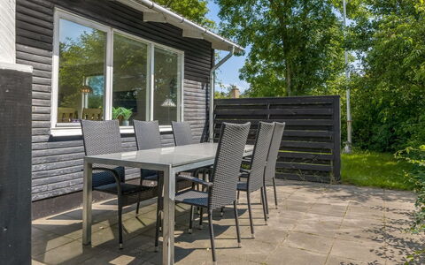 France - 5Km from the Sea: Meubilair, Interieur Ontwerp, Flooring, Verdieping, Plafond, Kamer, Stoel, Tafel, Appartement, Keuken En Eettafel