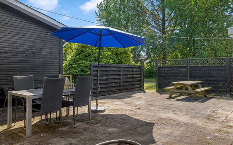 France - 5Km from the Sea: Meubilair, Interieur Ontwerp, Flooring, Verdieping, Plafond, Kamer, Stoel, Tafel, Appartement, Keuken En Eettafel