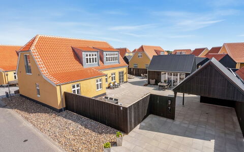 Josina - 1.8Km from the Sea: Bergachtig Landvormen, Berg, Heuvel, Bergketen, Heuvel Station, Menselijke Nederzetting, Stedelijk Ontwerp, Alpen, Vallei, Top
