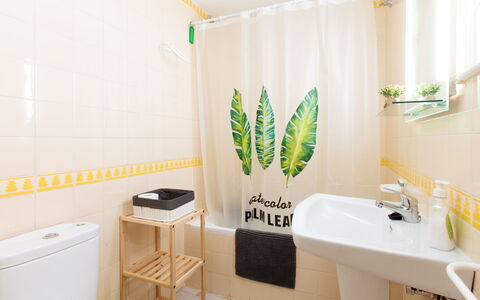 Happy House: Groen, Blad, Fabriek, Boom, Biome, Gras, Vrije Tijd, Woody Plant, Stedelijk Ontwerp, Tinten En Schaduwen