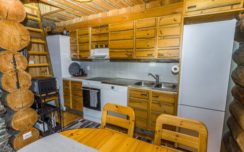 Kelokanerva: Hout, Plafond, Flooring, Interieur Ontwerp, Verdieping, Meubilair, Kamer, Cabinetry, Beits, Keuken
