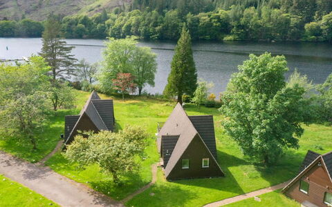 Lodge 6: Lucht, Sneeuw, Berg, Gebouw, Wereld, Helling, Huis, Natuurlijk Landschap, Freezing, Landschap