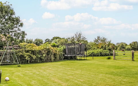 Planeet: Wolk, Lucht, Berg, Fabriek, Ecoregio, Natuurlijk Landschap, Boom, Gras, Hoogland, Biome