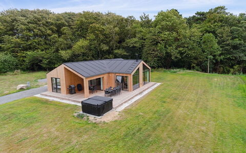 Wilgrib - 50M from the Sea: Hout, Dak, Architectuur, Huis, Huis, Verblijf, Siding, Hardwood, Helling, Landgoed