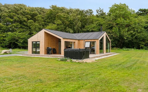 Wilgrib - 50M from the Sea: Hout, Dak, Architectuur, Huis, Huis, Verblijf, Siding, Hardwood, Helling, Landgoed