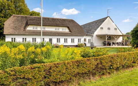 Vinni - 25Km from the Sea: Hout, Dak, Huis, Huis, Architectuur, Siding, Land Lot, Verblijf, Schuur, Garden Gebouwen