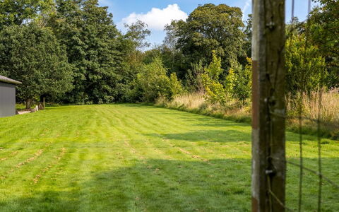Vinni - 25Km from the Sea: Hout, Dak, Huis, Huis, Architectuur, Siding, Land Lot, Verblijf, Schuur, Garden Gebouwen