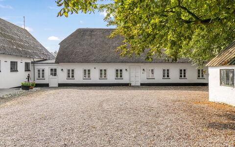 Vinni - 25Km from the Sea: Hout, Dak, Huis, Huis, Architectuur, Siding, Land Lot, Verblijf, Schuur, Garden Gebouwen