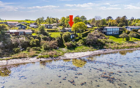 Titta - 10M to the Fjord: Blauw, Struik, Verblijf, Groundcover, Tuin, Landgoed, Schaduw, Landscaping, Boerderij, Eco Hotel