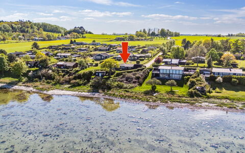 Titta - 10M to the Fjord: Blauw, Struik, Verblijf, Groundcover, Tuin, Landgoed, Schaduw, Landscaping, Boerderij, Eco Hotel
