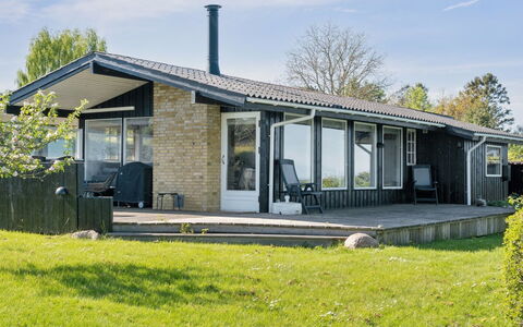 Titta - 10M to the Fjord: Blauw, Struik, Verblijf, Groundcover, Tuin, Landgoed, Schaduw, Landscaping, Boerderij, Eco Hotel
