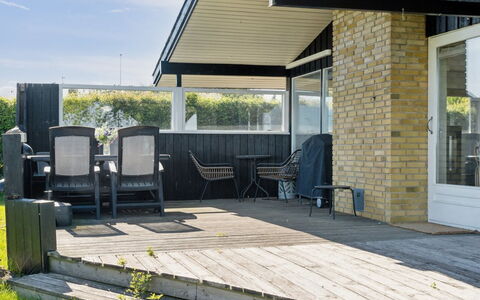 Titta - 10M to the Fjord: Blauw, Struik, Verblijf, Groundcover, Tuin, Landgoed, Schaduw, Landscaping, Boerderij, Eco Hotel
