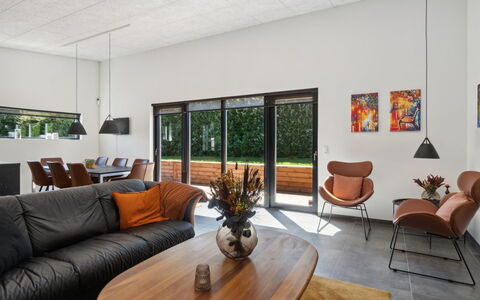 Thorkjell - 350M from the Sea: Hout, Huis, Veranda, Dek, Hardwood, Dak, Beits, Houten Vloer, Eco Hotel