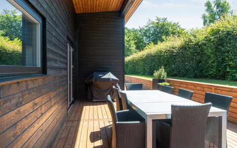 Thorkjell - 350M from the Sea: Hout, Huis, Veranda, Dek, Hardwood, Dak, Beits, Houten Vloer, Eco Hotel