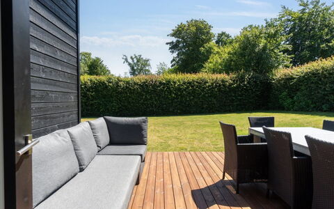 Thorkjell - 350M from the Sea: Hout, Huis, Veranda, Dek, Hardwood, Dak, Beits, Houten Vloer, Eco Hotel