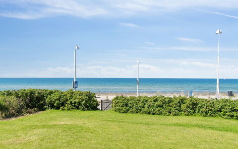 Susan - 20M from the Sea: Hout, Dak, Architectuur, Huis, Huis, Verblijf, Siding, Hardwood, Helling, Landgoed
