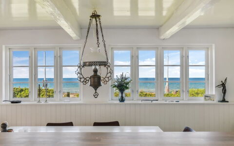 Susan - 20M from the Sea: Hout, Dak, Architectuur, Huis, Huis, Verblijf, Siding, Hardwood, Helling, Landgoed
