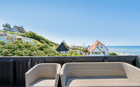 Susan - 20M from the Sea: Hout, Dak, Architectuur, Huis, Huis, Verblijf, Siding, Hardwood, Helling, Landgoed