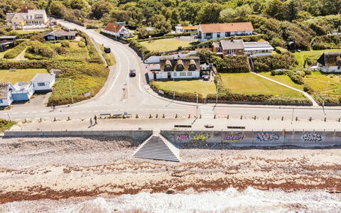 Susan - 20M from the Sea: Kust, Landschap, Zee, Kust En Oceanic Landvormen, Kust, Dak, Oceaan, Strand, Helling, Baai