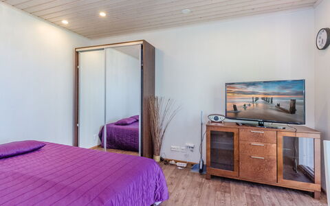 Kotaniemi: Meubilair, Interieur Ontwerp, Verdieping, Flooring, Bed, Slaapkamer, Hout, Plafond, Kamer, Houten Vloer