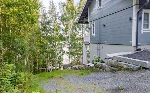 Villa Iloinen: Huis, Huis, Siding, Verblijf, Schuifraam, Landgoed, Werf, Bos, Oprit